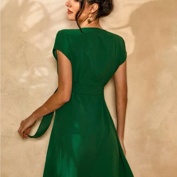 Gorgeous in Green Spring Dress - Picture 2 of 4